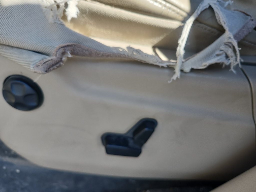 Used 2015 Champagne Jeep Limited image 15