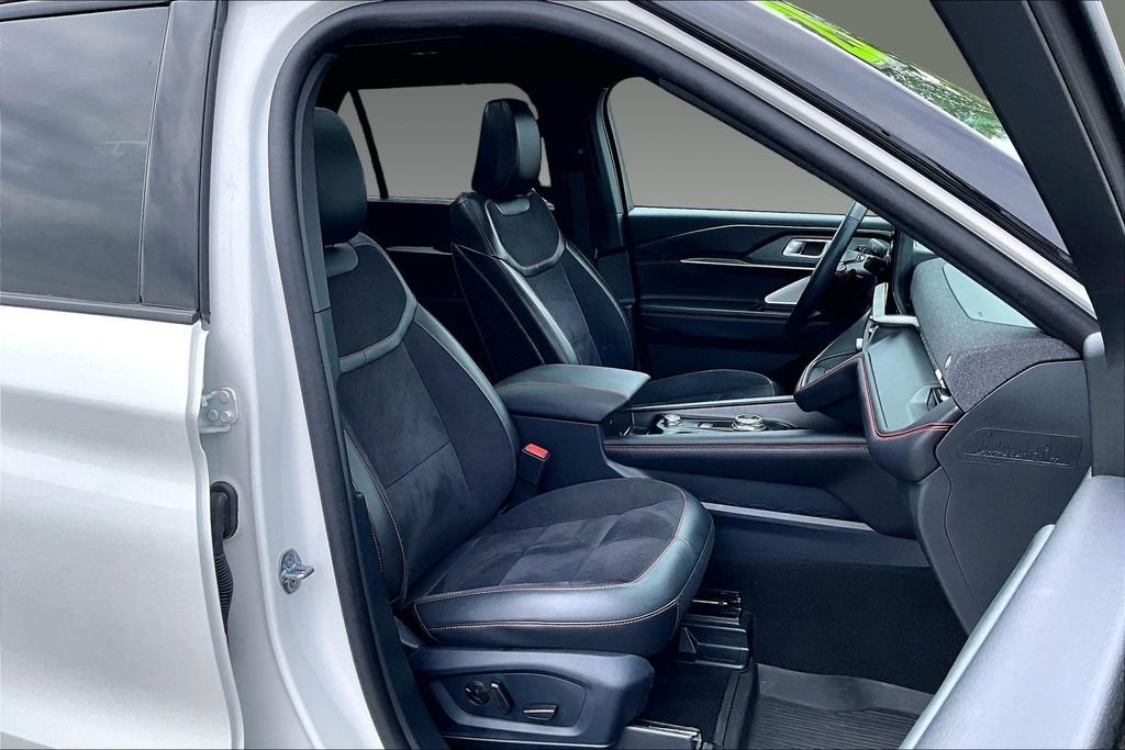 Used 2025 White Metallic Ford ST image 4