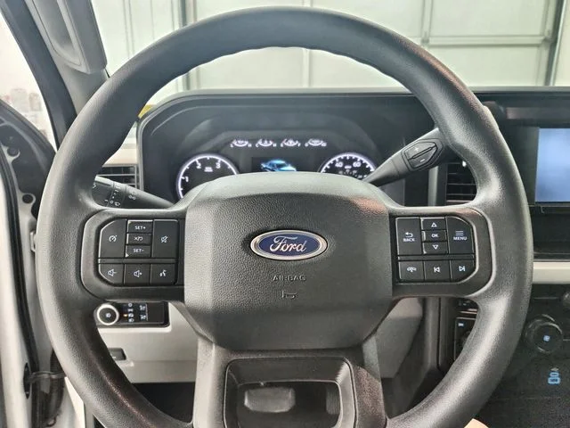 Used 2025 Oxford White Ford XLT image 22