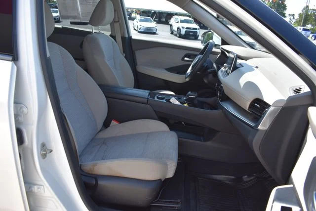 Used 2021 White Nissan SV image 18