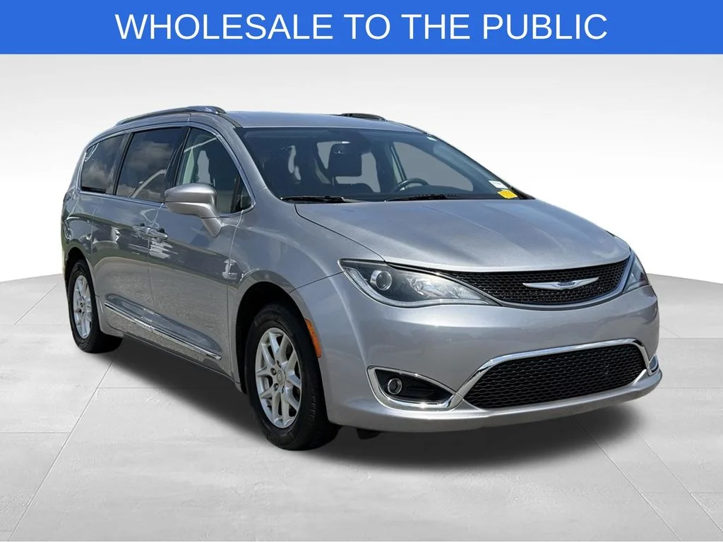 Used 2020 Silver Chrysler Touring L image 28