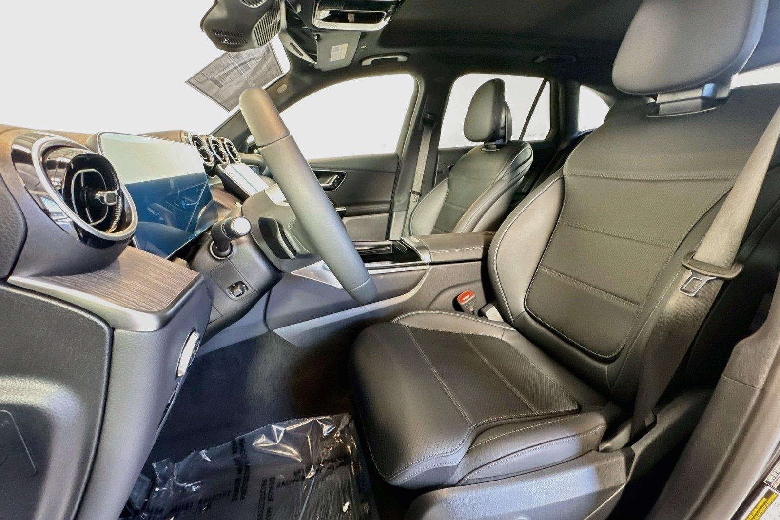 New 2026 Black Mercedes-Benz GLC 300 image 18