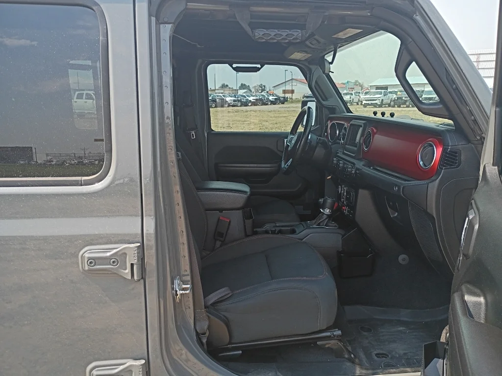 Used 2021 Granite Crystal Metallic Clearcoat Jeep Rubicon image 10