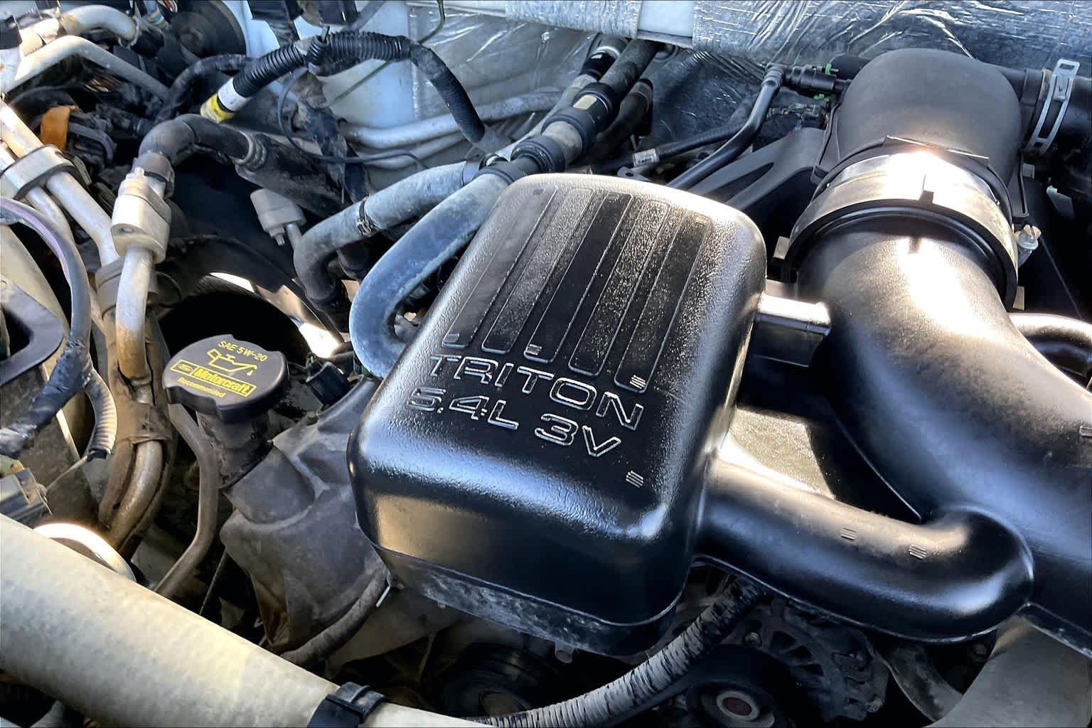 Used 2011 White Platinum Metallic Ford Limited image 28