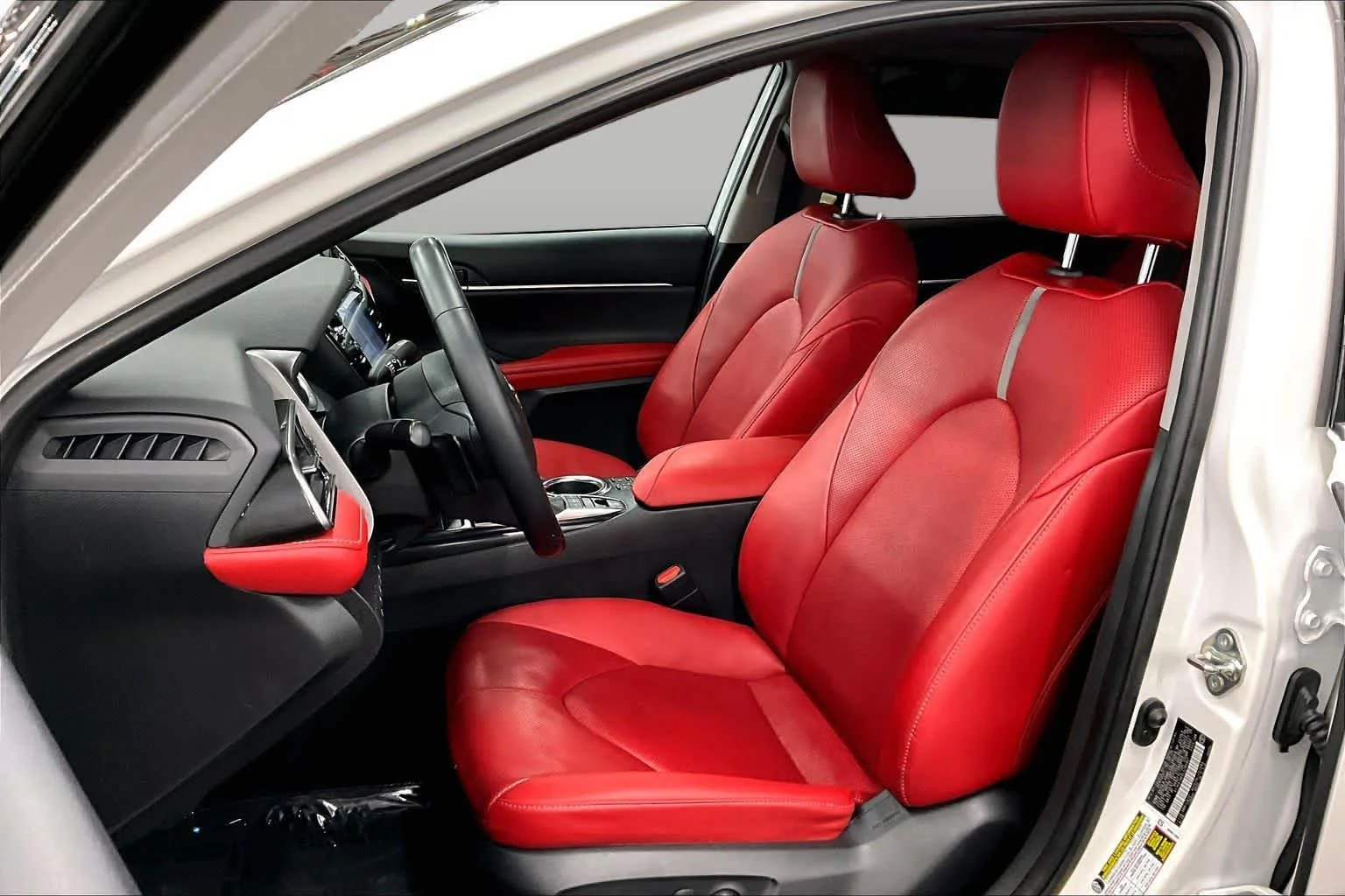 Used 2020 Wind Chill Pearl Toyota XSE image 7