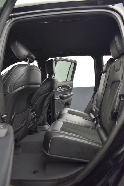 Used 2023 Black Jeep Altitude X image 8