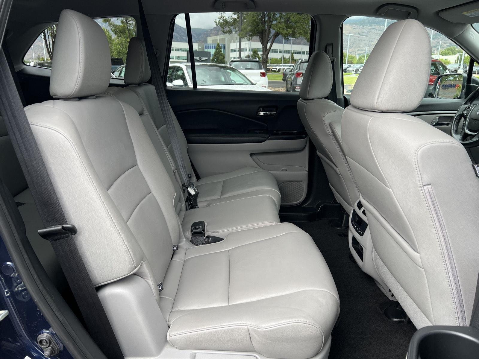Used 2016 Blue Honda EX-L image 26