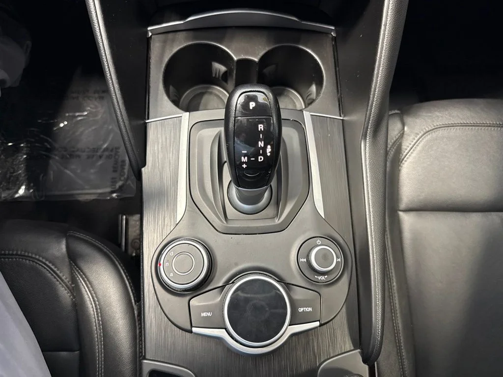 Used 2017 Red Alfa Romeo Base image 17