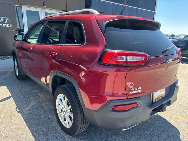 Used 2015 Deep Cherry Red Crystal Pearlcoat Jeep Latitude image 7
