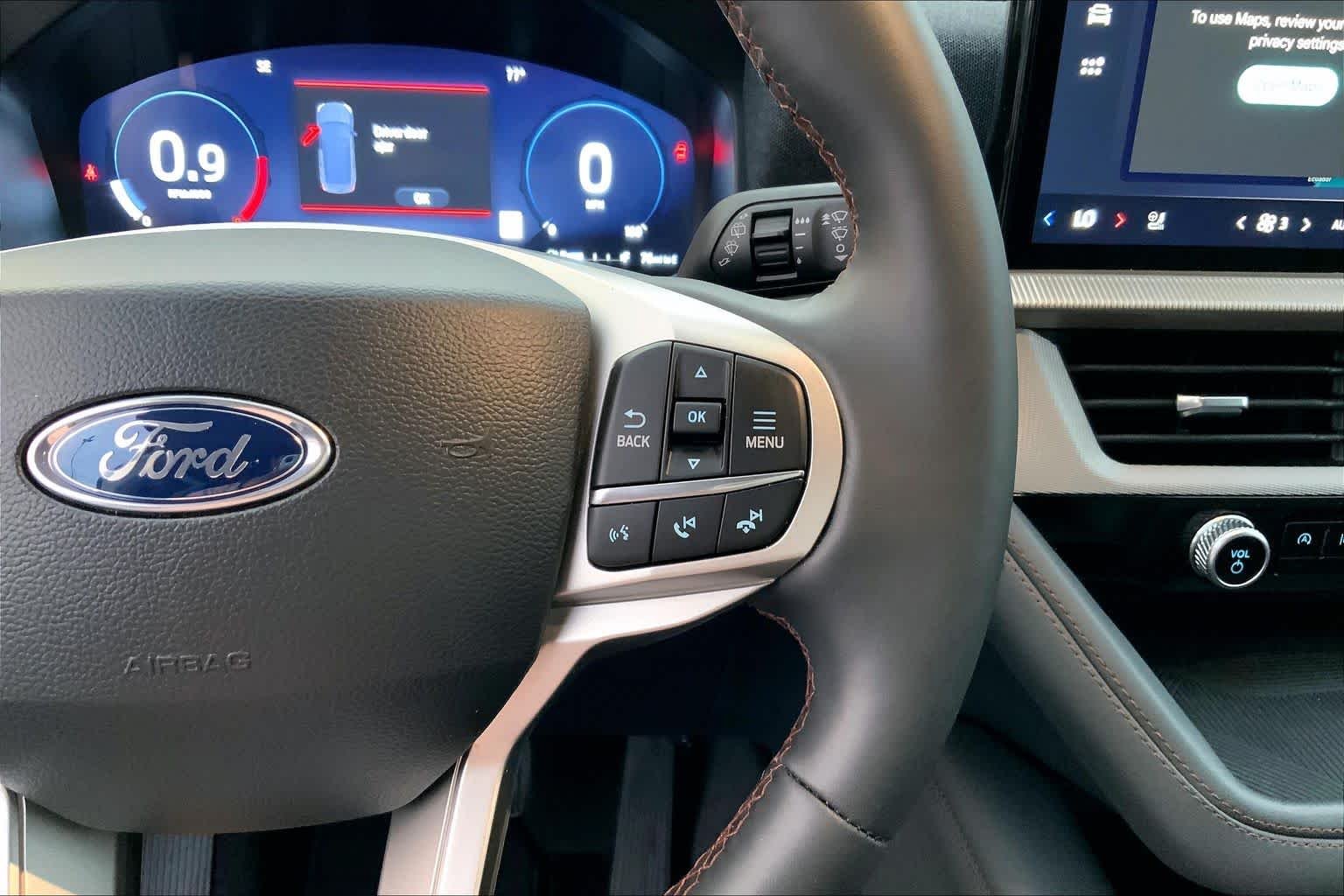 Used 2025 Star White Metallic Tri-Coat Ford Active image 24