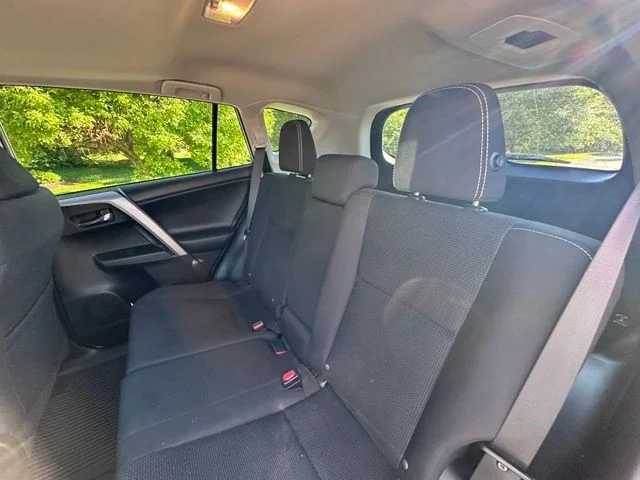 Used 2016 Silver Toyota XLE image 11