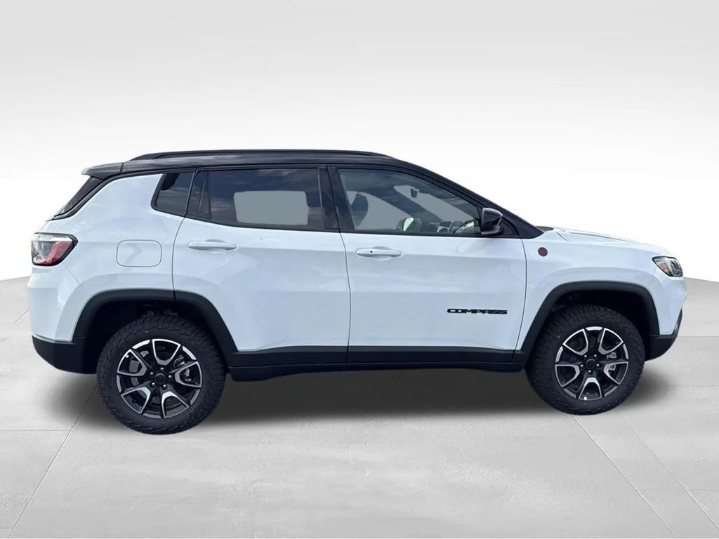 New 2026 Bright White Clear-Coat Exterior Paint Jeep Trailhawk image 2