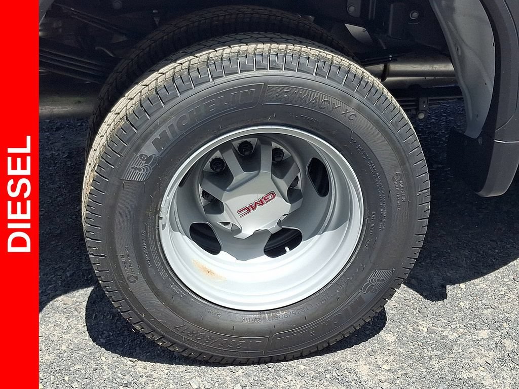 New 2026 Summit White GMC Pro DRW image 5