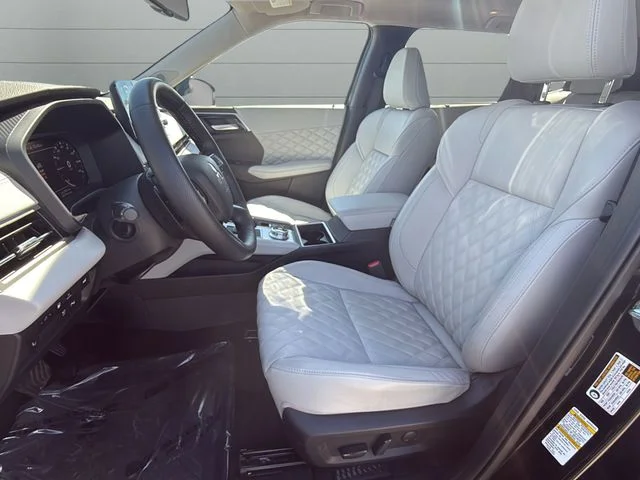 Used 2025 Black Mitsubishi SEL Platinum Edition image 12