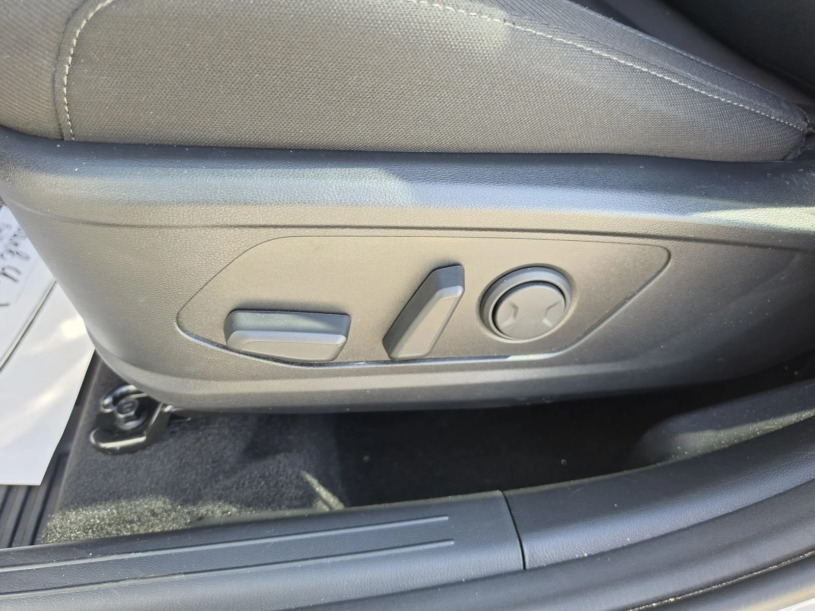 Used 2024 Silver Hyundai SEL image 26