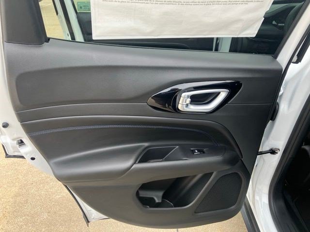New 2026 Bright White Clear-Coat Exterior Paint Jeep Limited Altitude image 20