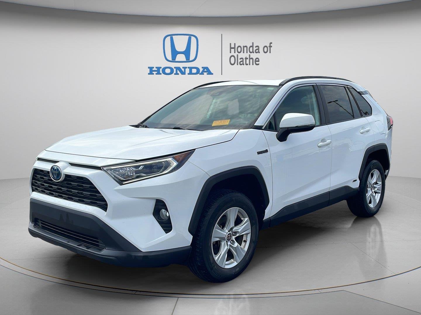 Used 2021 Super White Toyota Hybrid XLE image 7