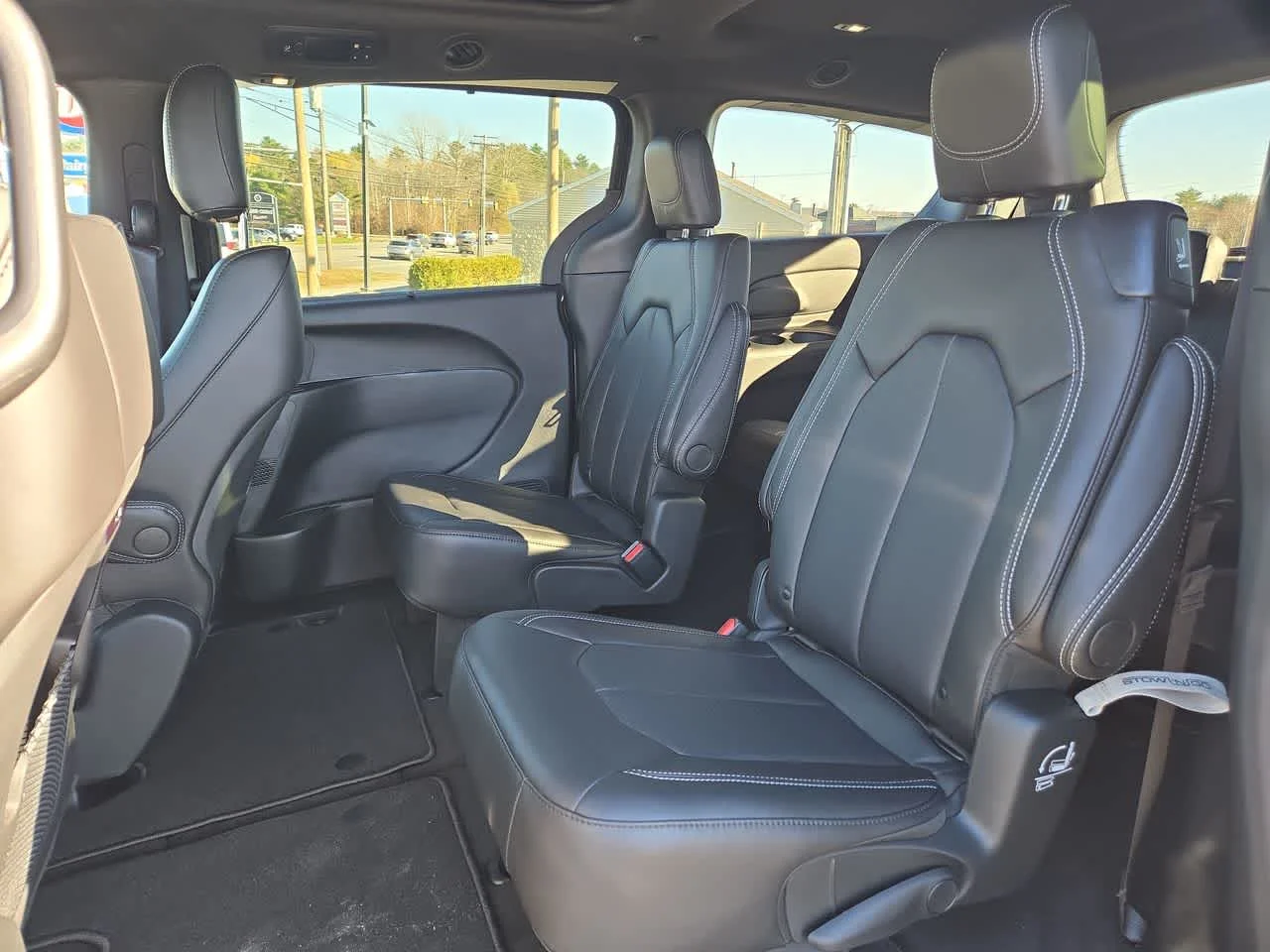 2026 Chrysler Pacifica Select - Photo 15