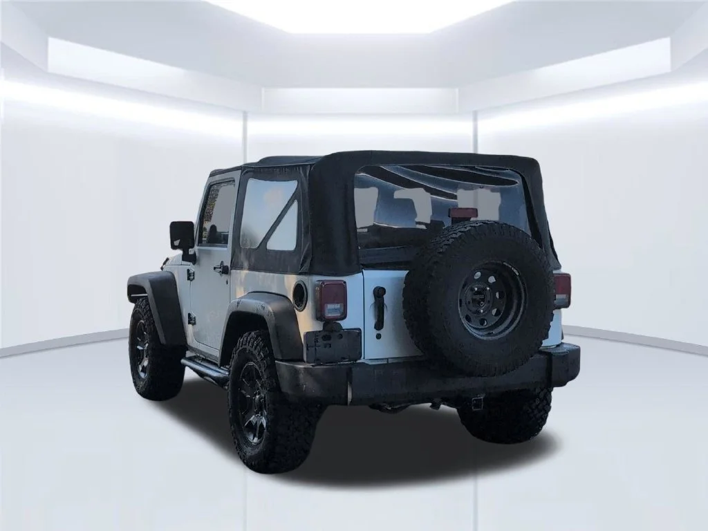 Used 2008 Green Jeep X image 3