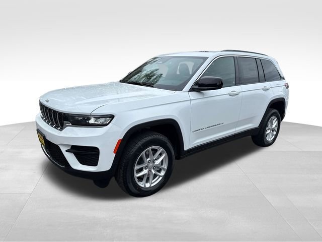 New 2026 Bright White Clear-Coat Exterior Paint Jeep Laredo image 3
