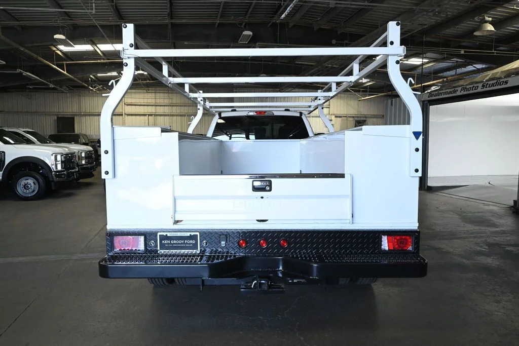 2025 Ford F-450 Super Duty Chassis Cab XL - Photo 7