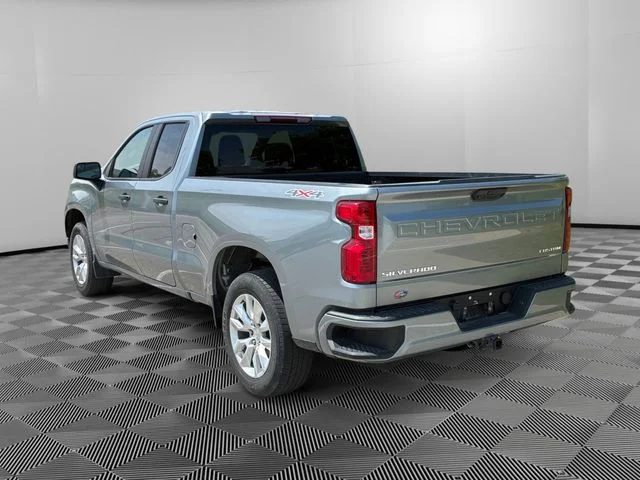 Used 2023 Gray Chevrolet Custom image 3