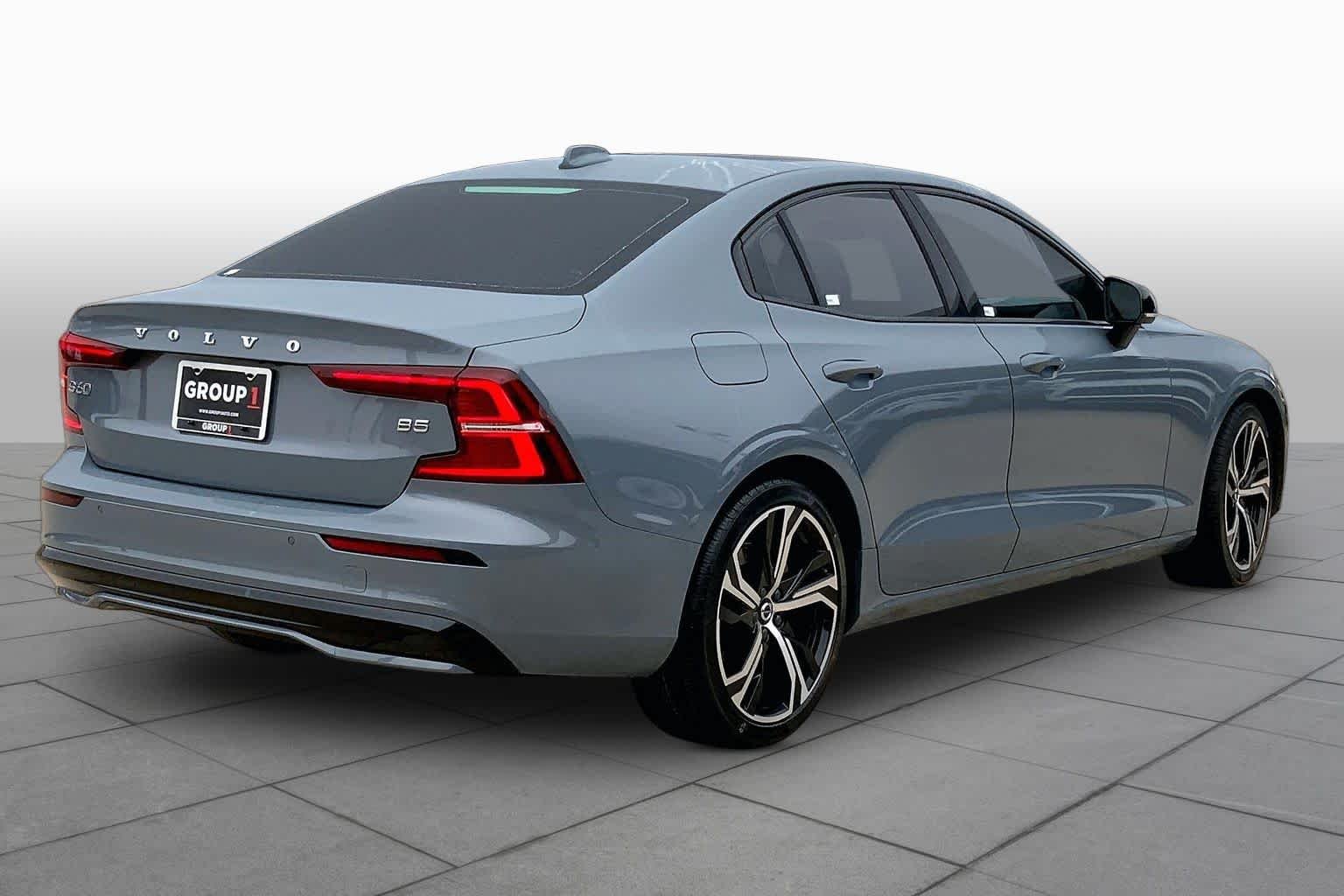 Used 2023 Thunder Grey Metallic Volvo Core Dark Theme image 13
