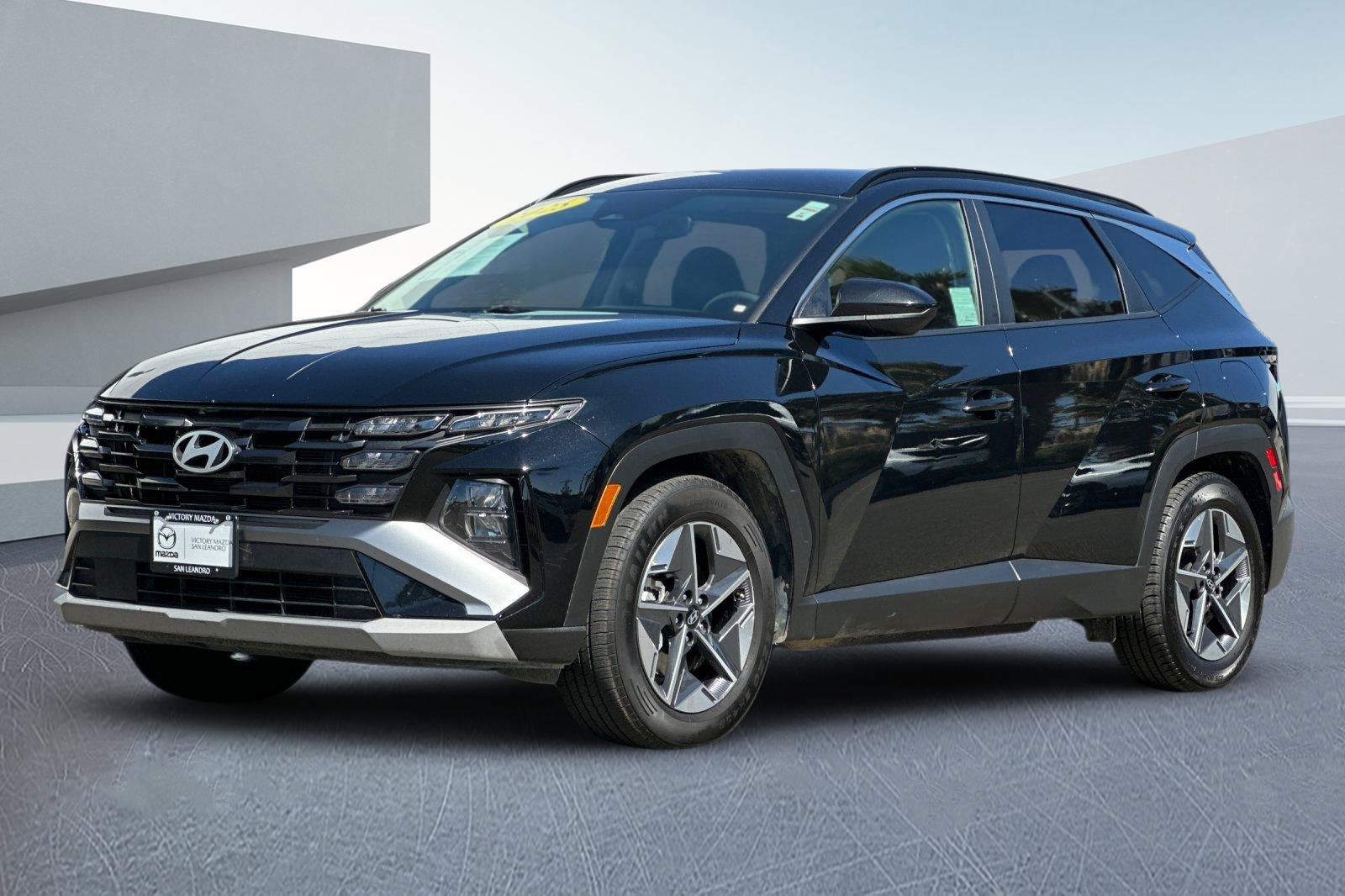 Used 2025 Black Hyundai SEL image 8