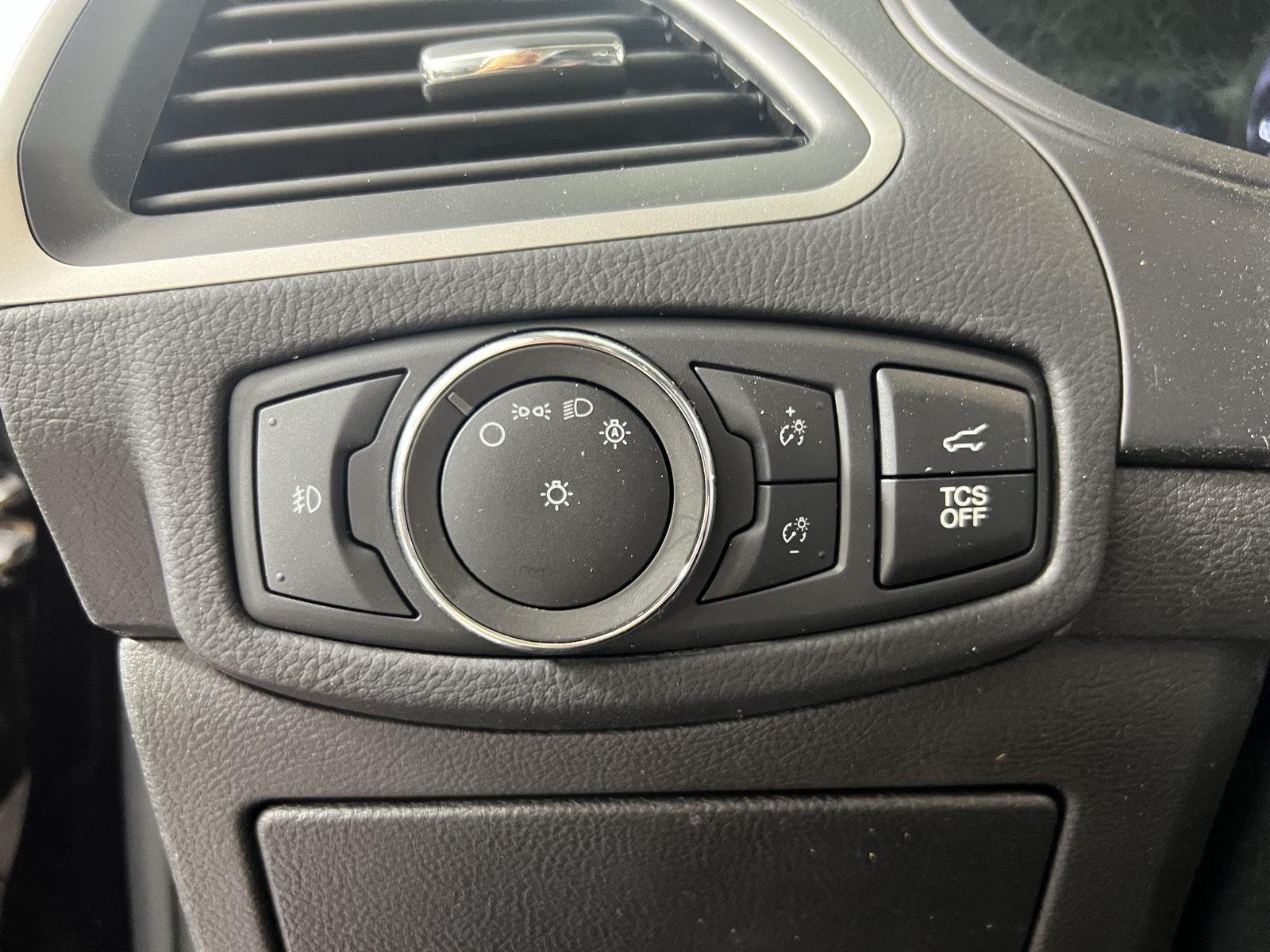 Used 2022 Agate Black Ford SEL image 17