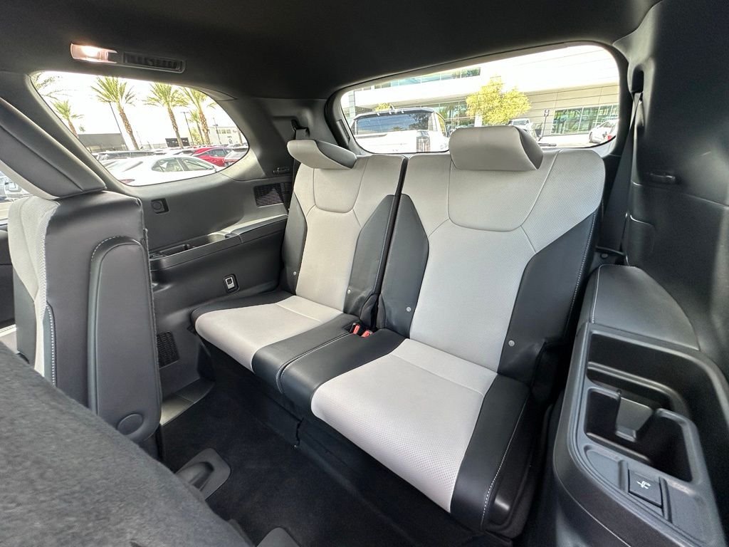 Used 2025 Beige Lexus 500h F SPORT Premium image 15