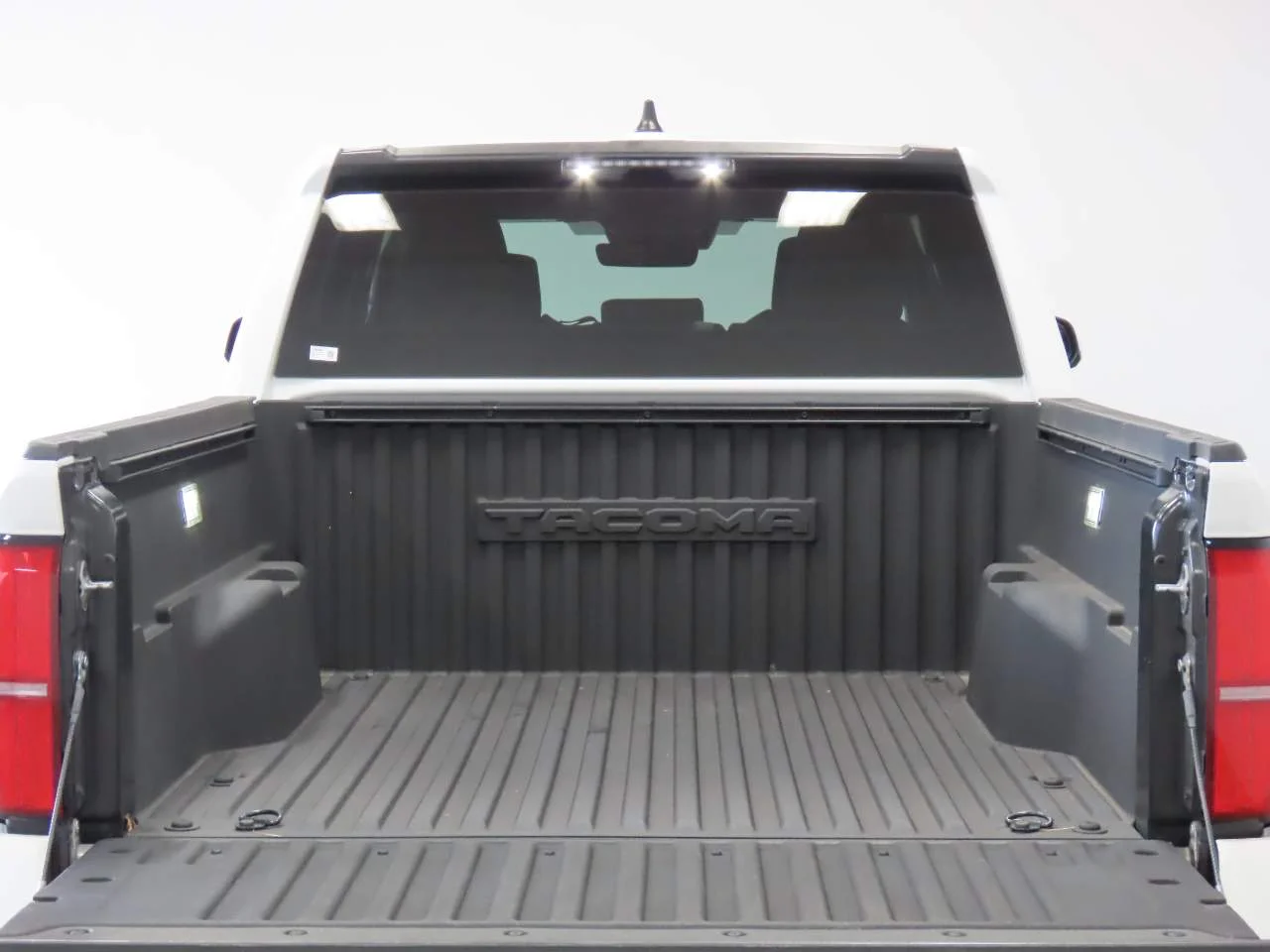Used 2025 Ice Toyota SR5 Crew Cab image 5