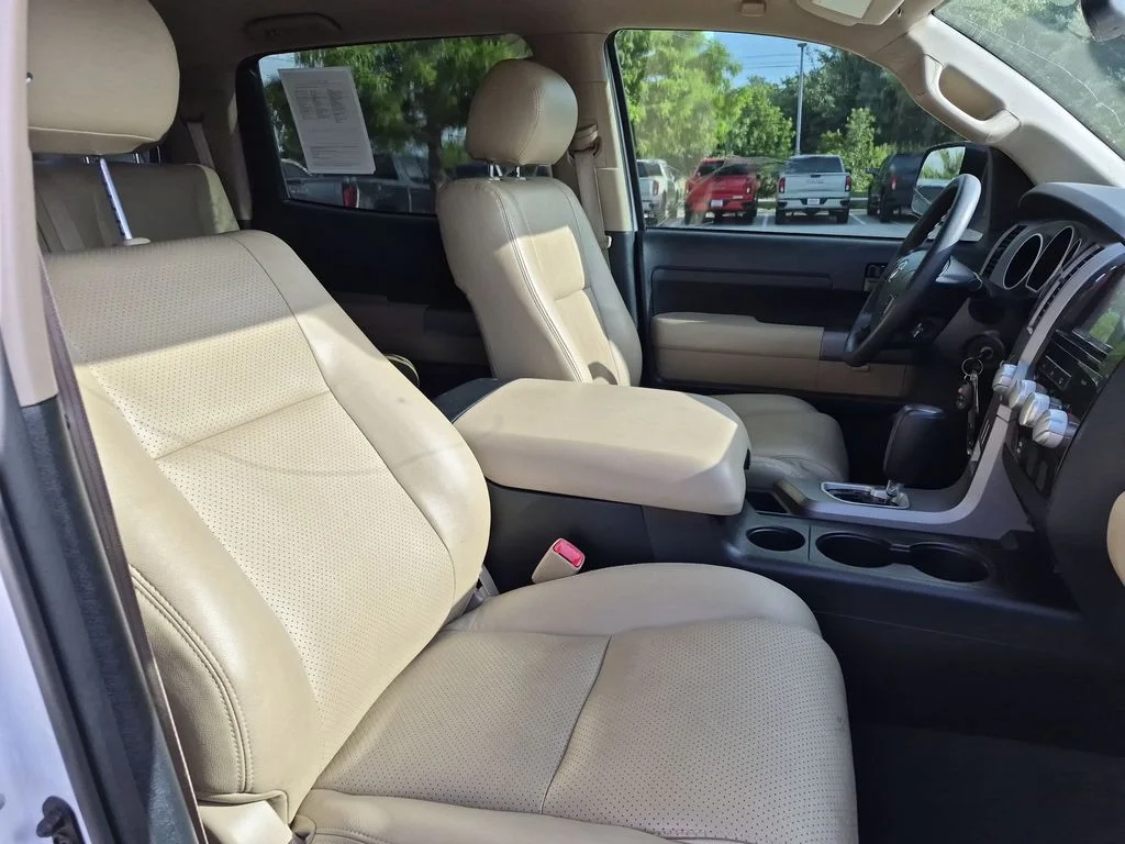 Used 2012 White Toyota Grade image 38