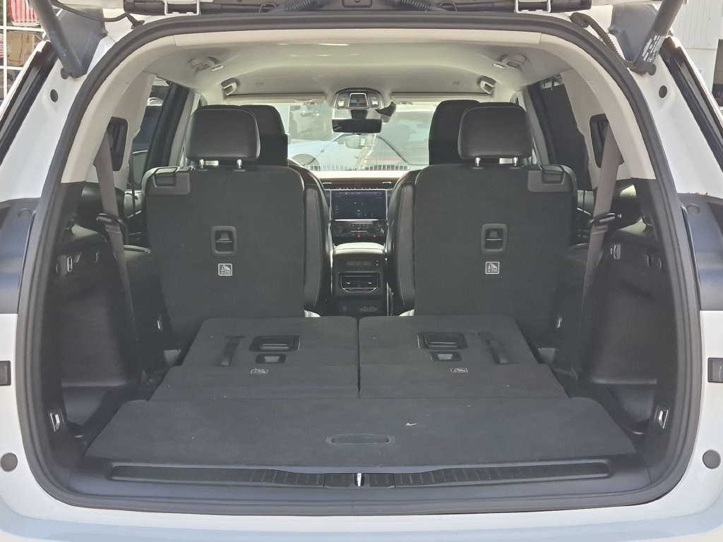 Used 2023 White Jeep Limited image 7