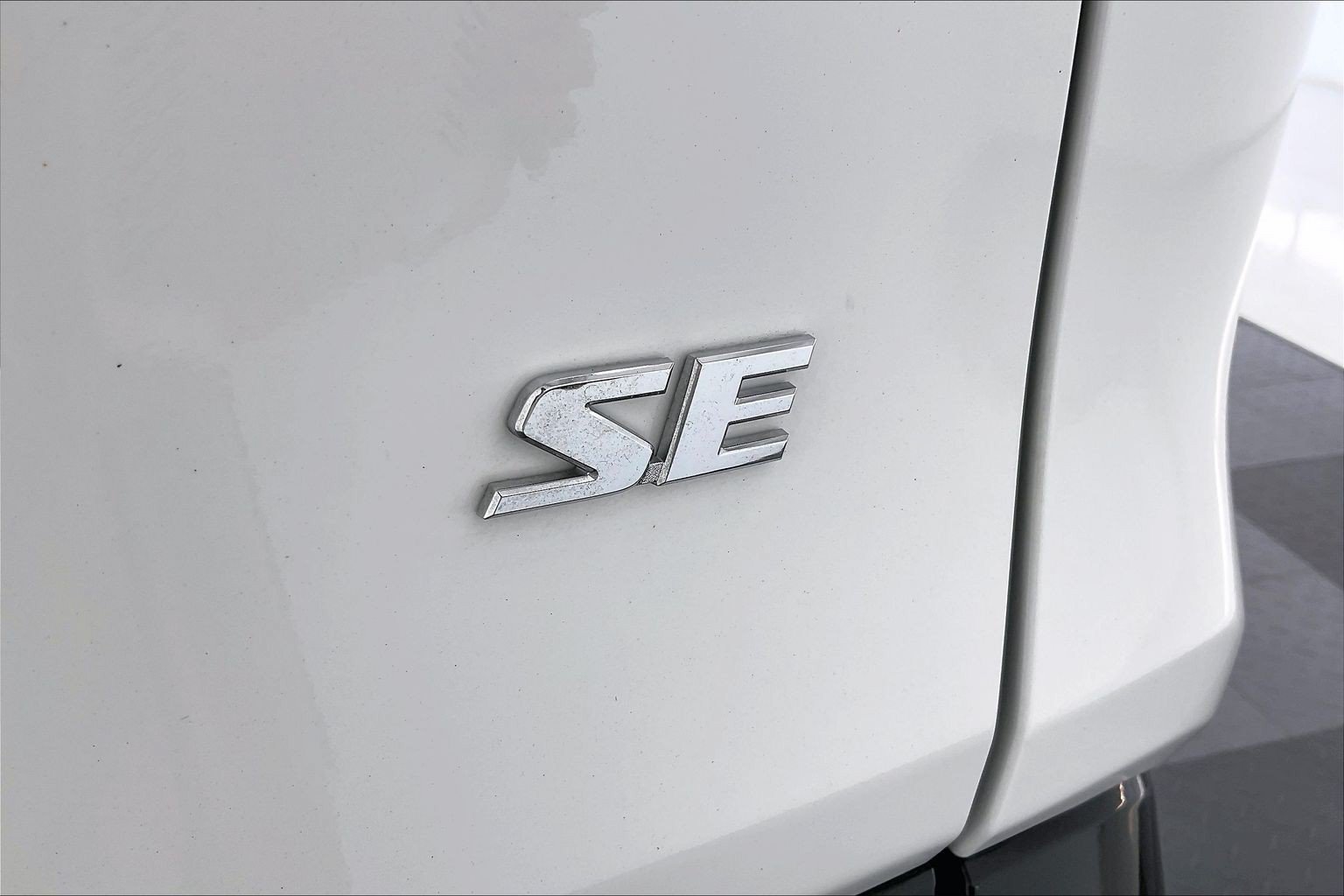 Used 2023 Ice Cap Toyota SE image 7