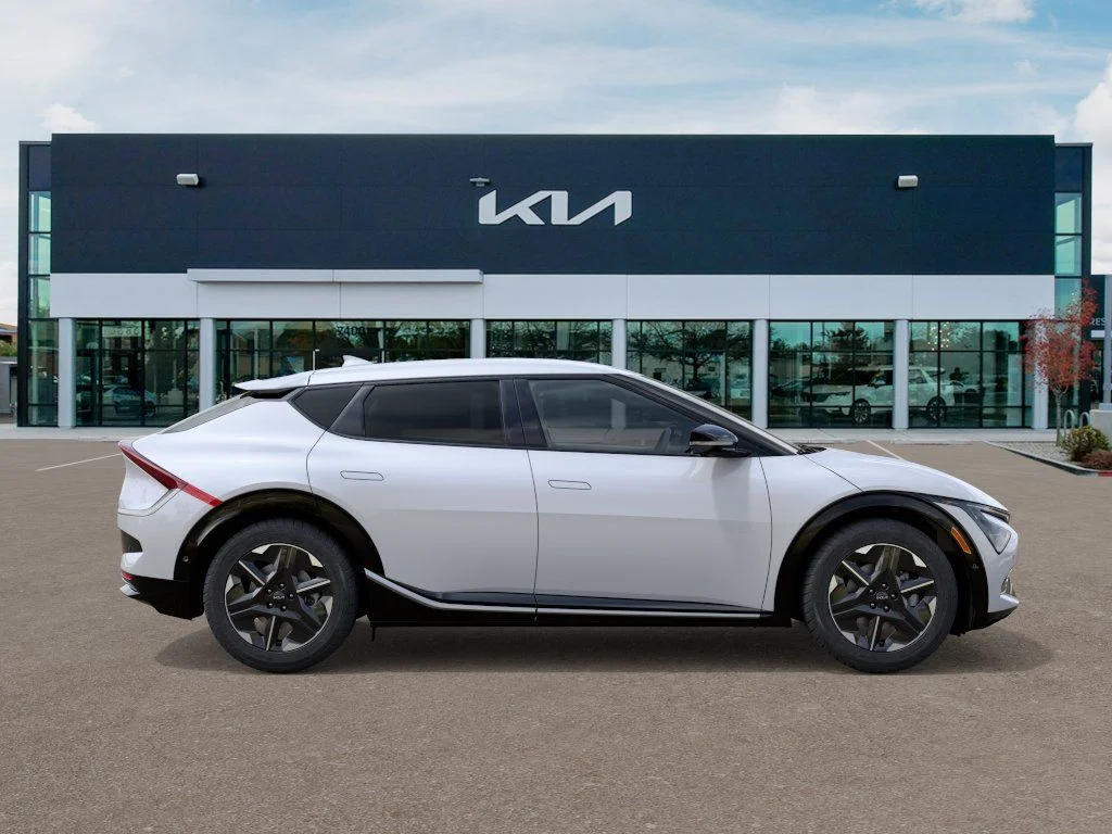 New 2026 White Kia Light image 7