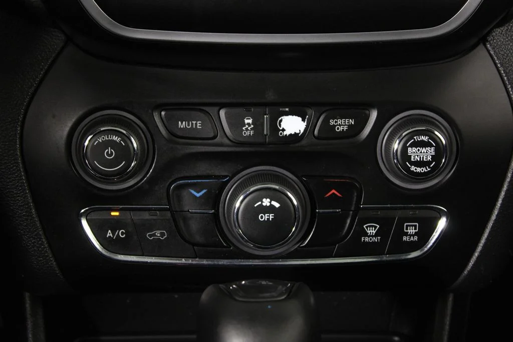 Used 2020 Gray Jeep Latitude Plus image 20