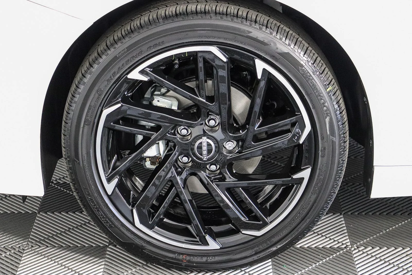 New 2026 Aspen White TriCoat Nissan SR image 11