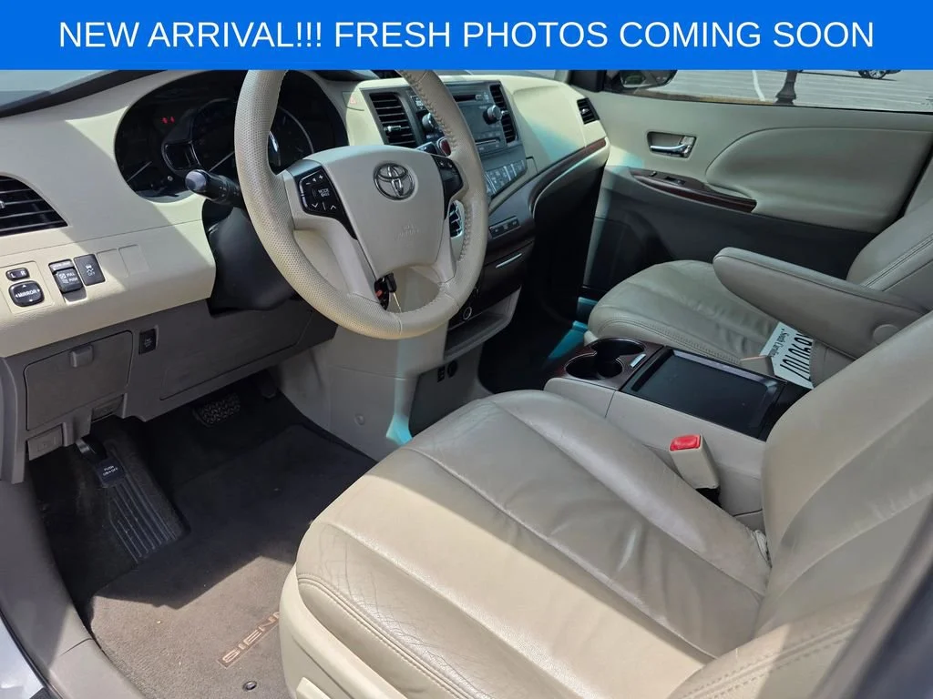 Used 2011  Toyota XLE AAS image 8