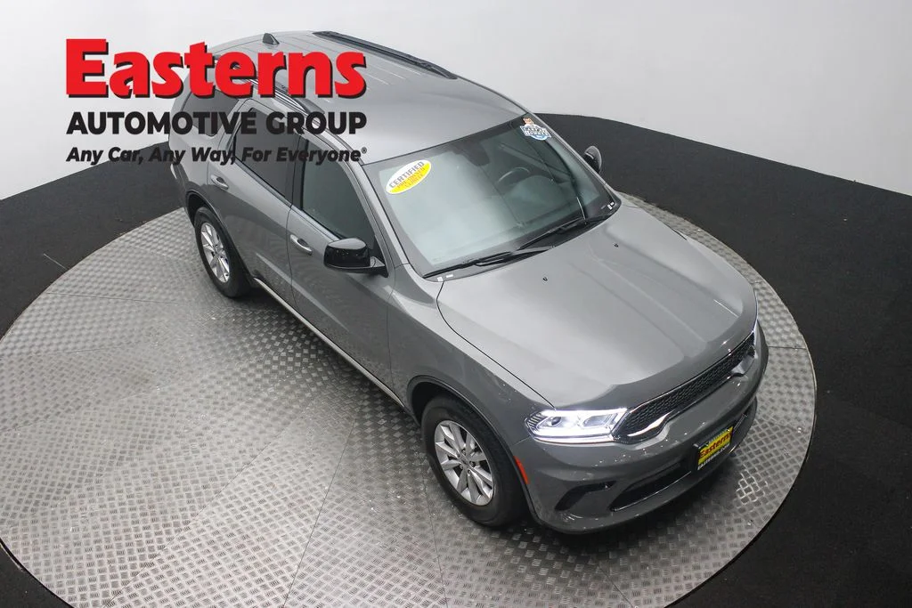 Used 2023 Gray Dodge SXT image 3