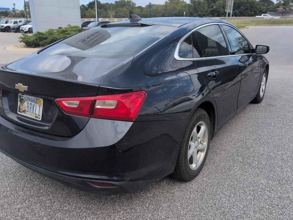Used 2018 Blue Velvet Metallic Chevrolet LS image 9