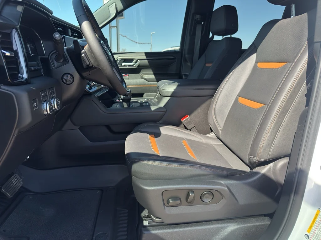 Used 2025 Summit White GMC AT4 image 14