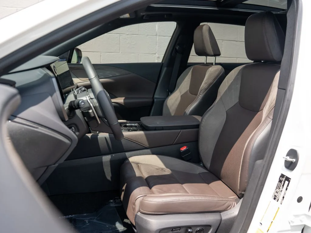 Used 2023 White Lexus 350 Luxury image 5