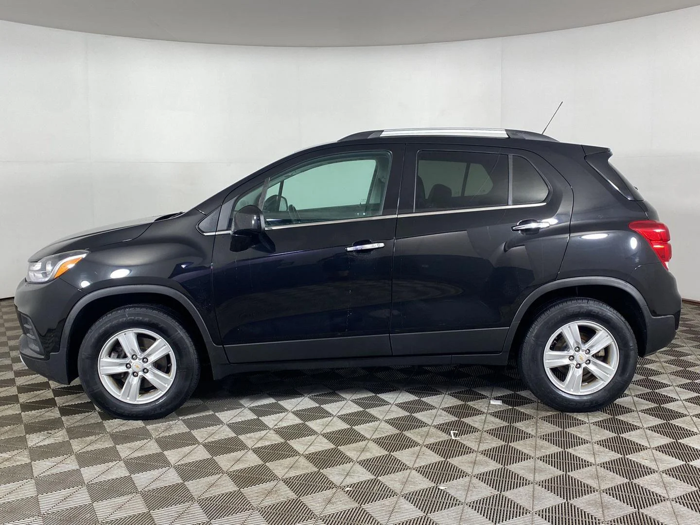 Used 2020 Mosaic Black Metallic Chevrolet LT image 9
