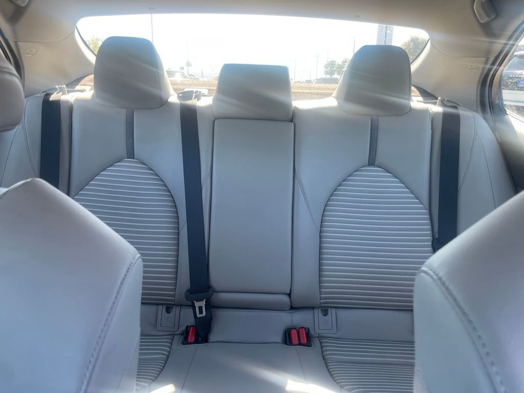Used 2018 Super White Toyota SE image 18