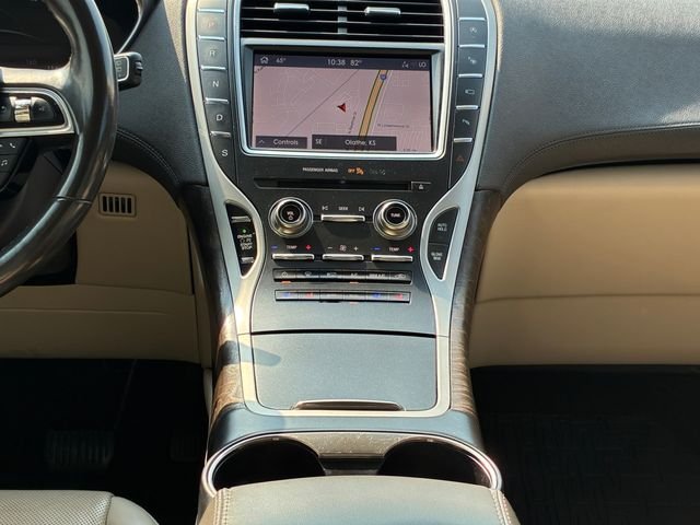 Used 2019 Blue Diamond Metallic Lincoln Reserve image 12