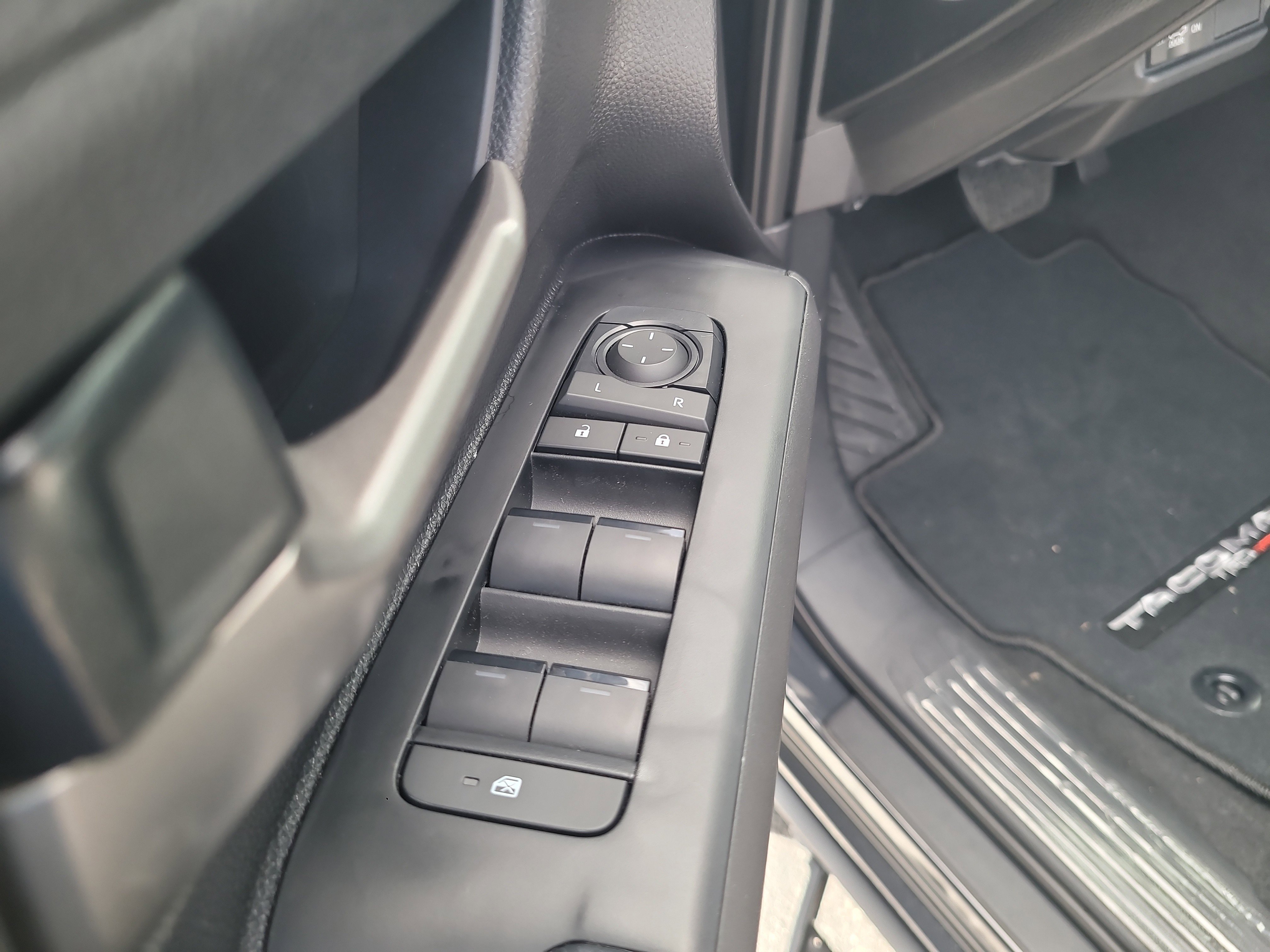 2026 Toyota Tacoma TRD Off Road - Photo 11