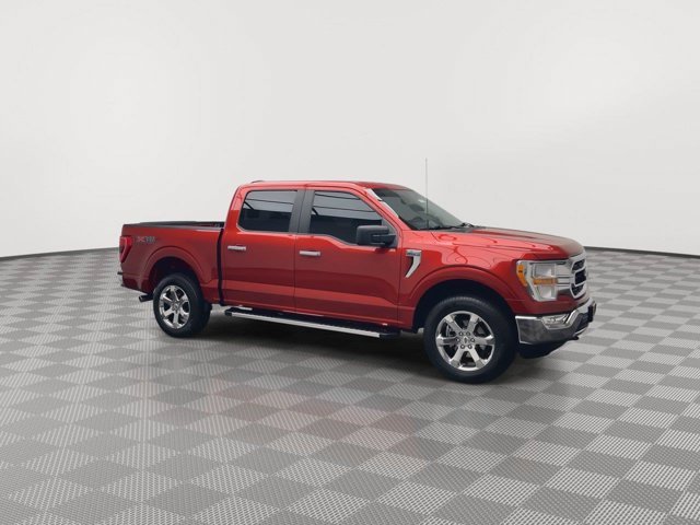 Used 2023 Hot Pepper Red Tinted Clearcoat Ford XLT image 41