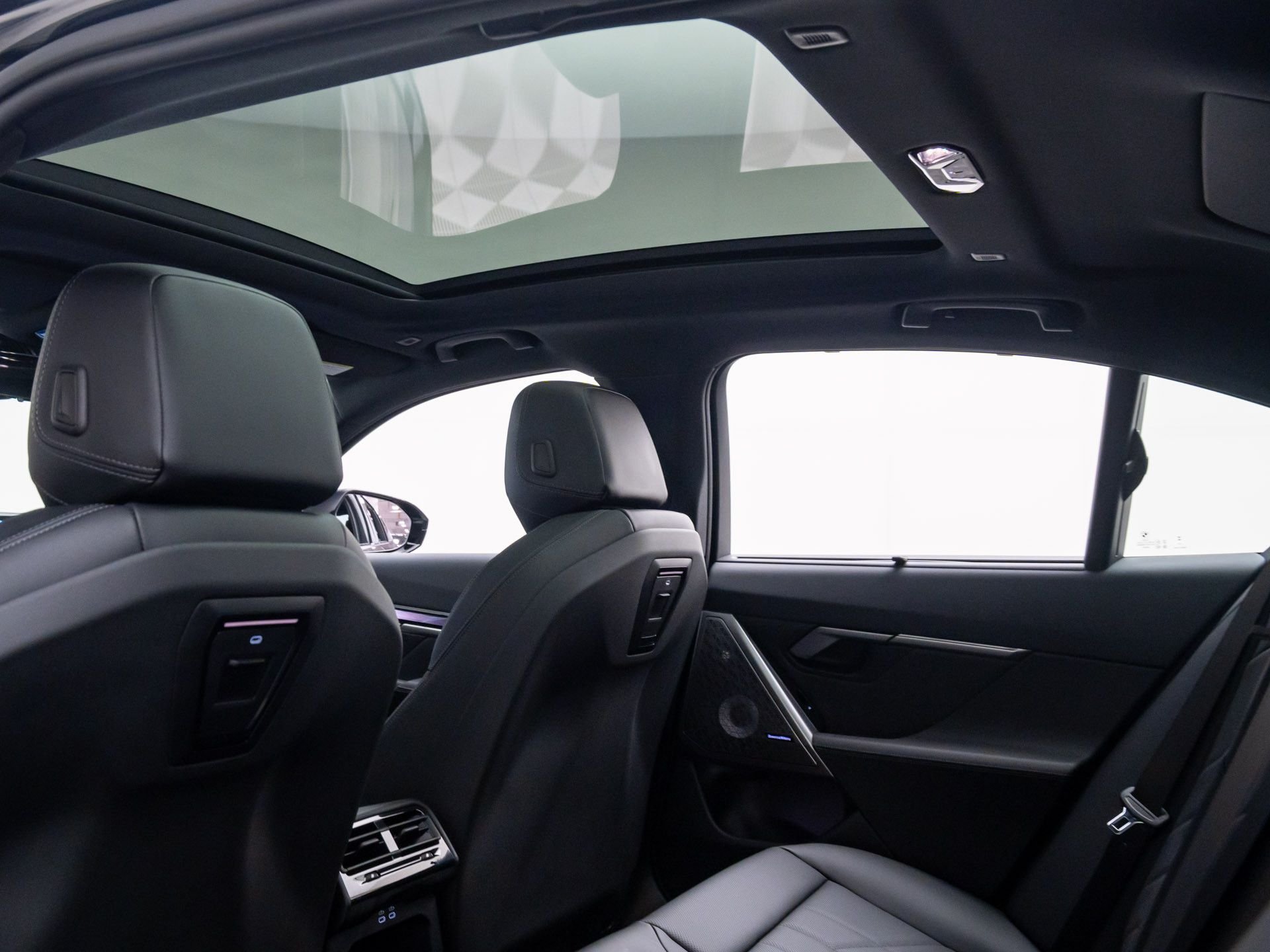 New 2026 Black Sapphire Metallic BMW 530i xDrive image 18