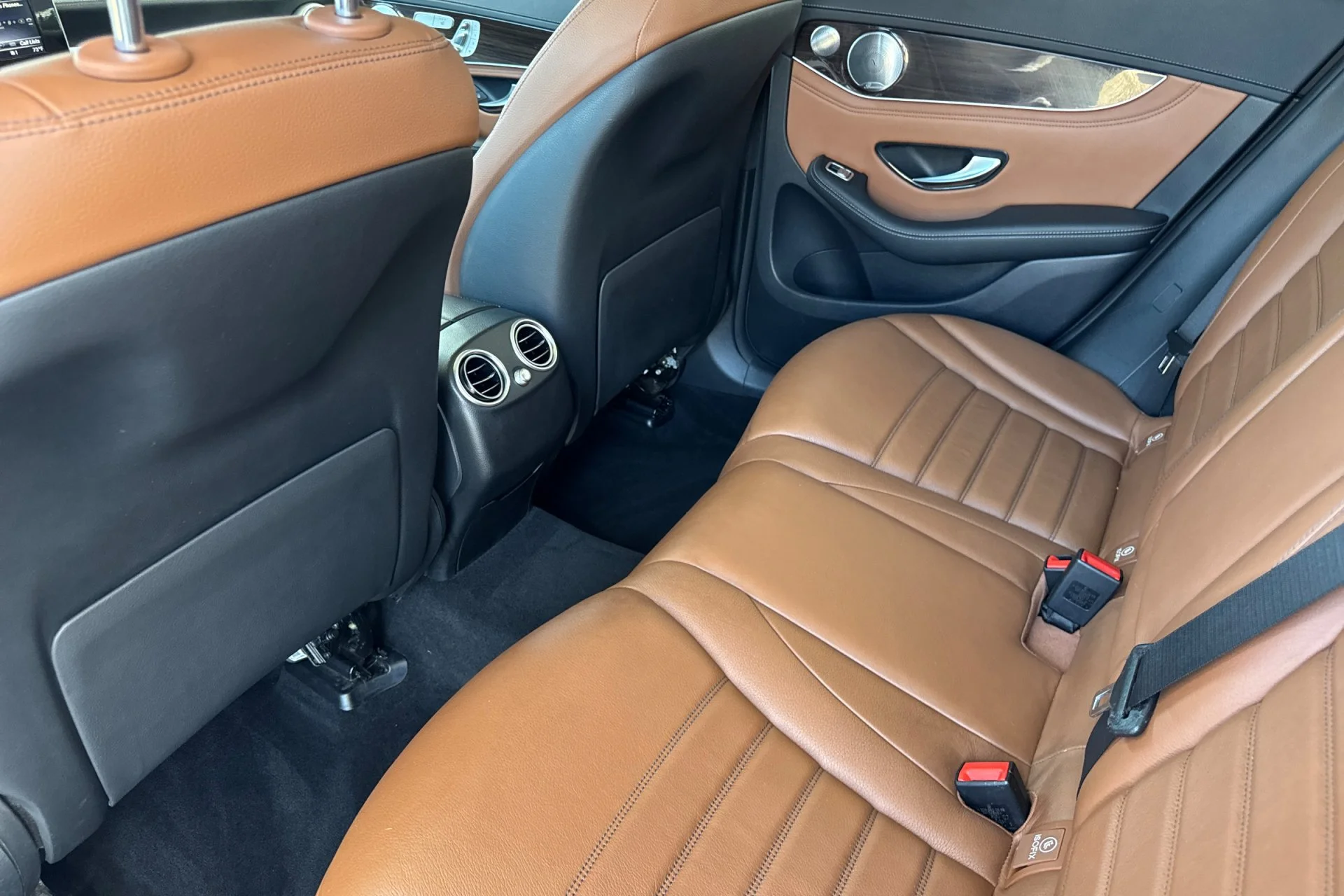 Used 2019 White Mercedes-Benz GLC 350e image 4