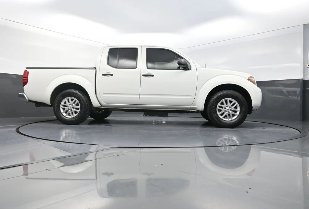 Used 2017 White Nissan SV image 29